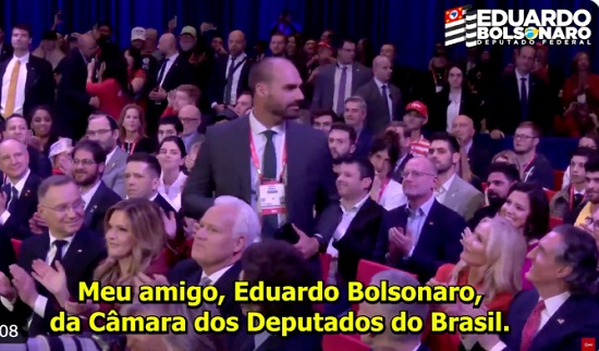 Donald Trump Faz Gesto Carinhoso Para Eduardo E Jair Bolsonaro