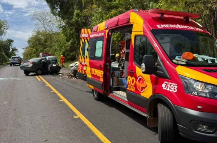 Acidente na GO-020 deixa uma pessoa morta e duas feridas em Santa Cruz de Goiás