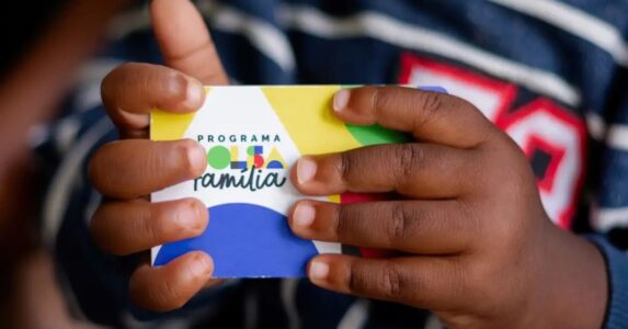 Cashback pode pagar R$ 350 a famílias do CadÚnico