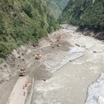 China reabre estrada e retoma buscas na fronteira com Nepal