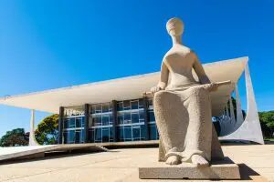 Desconfiança no STF sobe para quase 50%, maior nível desde 2012