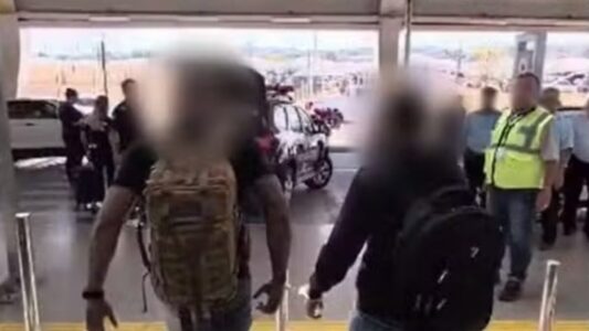 Dupla é flagrada com anabolizantes e documentos falsos no aeroporto de Goiânia