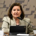 Embaixadora do Brasil segue nos EUA após Trump revogar seu visto