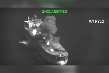 EUA ataca três petroleiros iranianos após ofensiva contra navios americanos