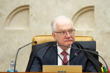 Extra TBN: Fachin retira do inquérito das Fake News pedido contra Mendonça