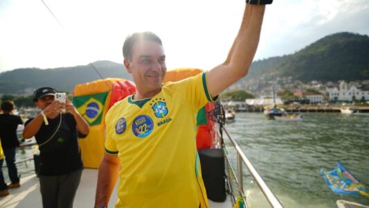 Flávio Bolsonaro tem 66,4% contra 25,6% de Lula no 2º turno em RR