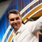 Flávio cobra Alcolumbre por impeachment de Moraes