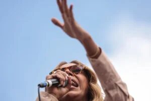 Guto Zacarias aciona TSE contra participação de Erika Hilton em show de Jão