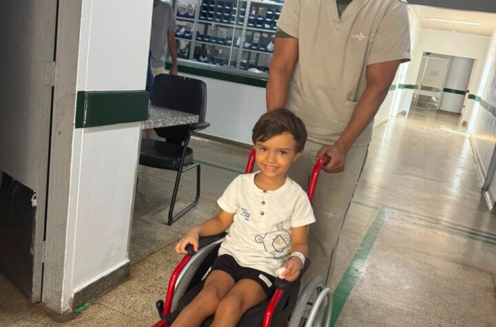 HEJA amplia atendimento pediátrico com nova cadeira de rodas infantil