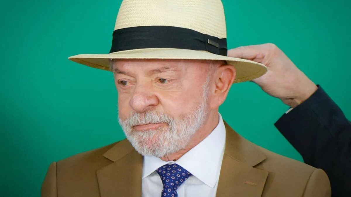 Lula publica vídeo com críticas a Flávio: “Trabalha na escala 3 X 4”