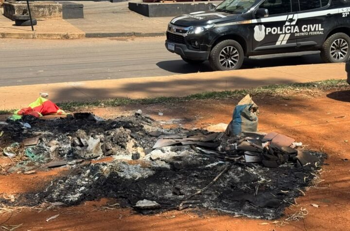 Mãe de bebê encontrado carbonizado no DF é solta; companheiro segue preso