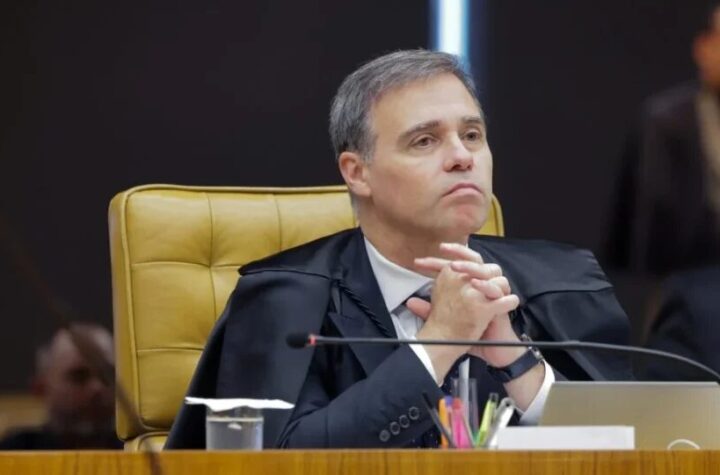 Mensagens mostram Mendonça e Castro tratando do caso Cabral