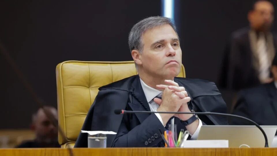Mensagens mostram Mendonça e Castro tratando do caso Cabral