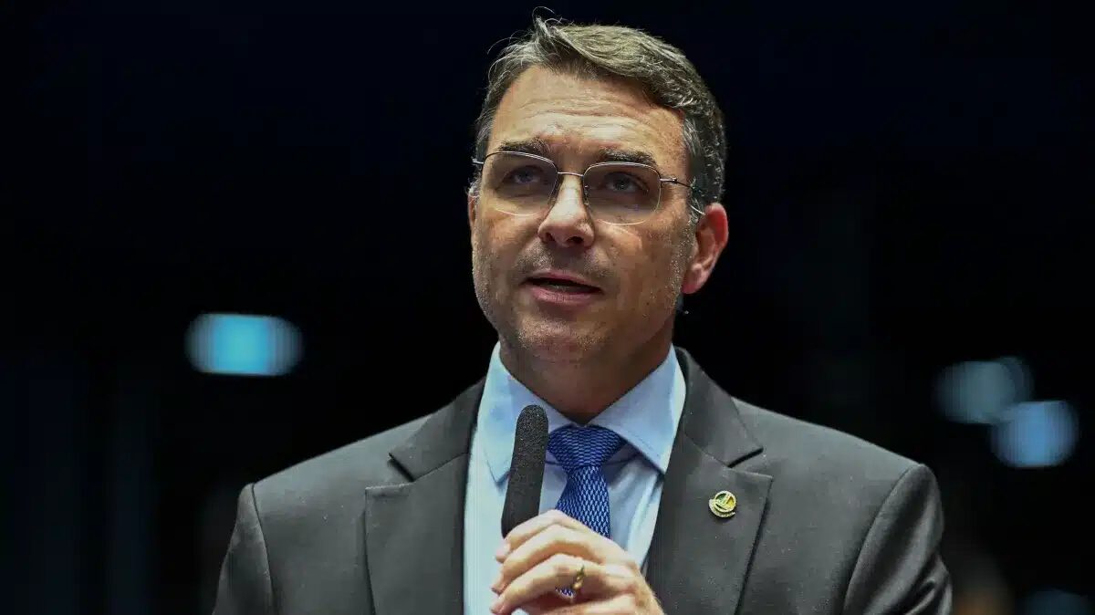 Meta ignora prazo do TSE em investigação sobre ataques contra Flávio Bolsonaro