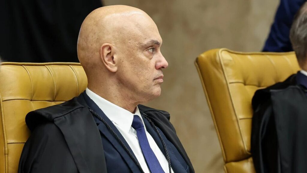 Moraes diz que Mendonça guardou por 3 meses dados sobre ele