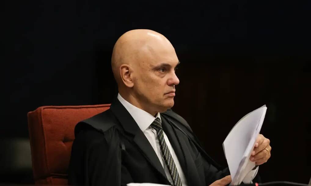 Moraes trocou de celular, chip e número durante investigação de Vorcaro