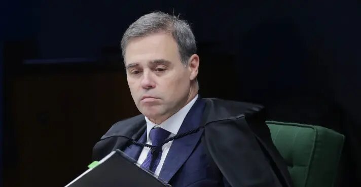 PF produziu relatórios sobre Mendonça durante crise com ministro do STF