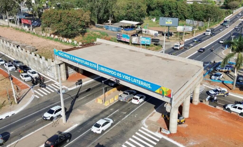 Prefeitura libera segunda via lateral da Avenida Leste-Oeste no trecho sobre a Avenida Castelo Branco