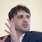 Renan Santos acusa Augusto Cury de beneficiar Lula; VEJA VÍDEO