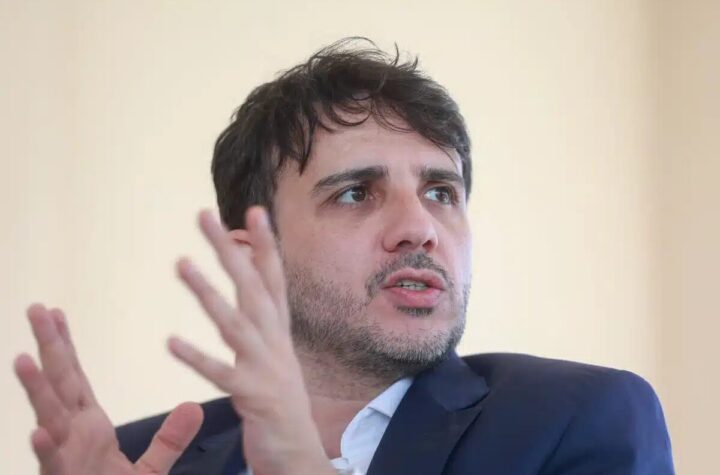 Renan Santos acusa Augusto Cury de beneficiar Lula; VEJA VÍDEO