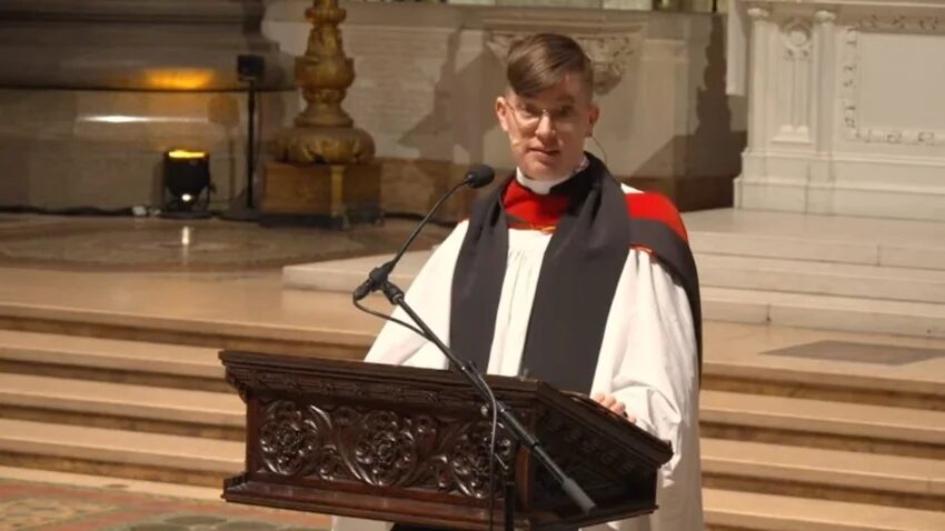 Sacerdotisa episcopal causa indignação ao afirmar que Jesus é transgênero