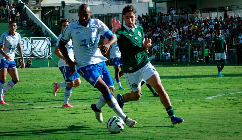 Série B: Após susto e cobranças, Goiás reage e vira sobre o Avaí na Serrinha
