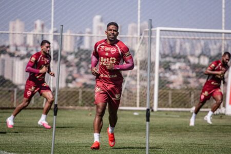 Série B: Vila Nova ganha reforço na lateral para duelo contra o desesperado América-MG