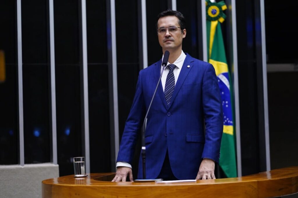 TRE-PR aprova candidatura de Deltan Dallagnol ao Senado