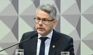 Vieira vai ao STF para tentar destravar CPI sobre ministros e Banco Master