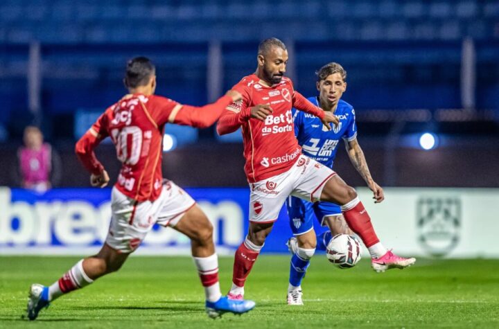 Vila Nova sai na frente, cede empate ao Avaí e deixa escapar liderança da Série B