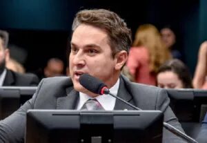 Zucco reduz distância e empata tecnicamente com Juliana Brizola no RS