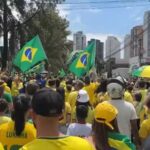 Apoiadores de Flávio Bolsonaro fazem caminhada na Ricardo Paranhos, em Goiânia