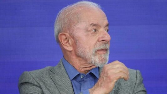 Campanha de Lula avalia interferência no Grok e X, mas prioriza Meta