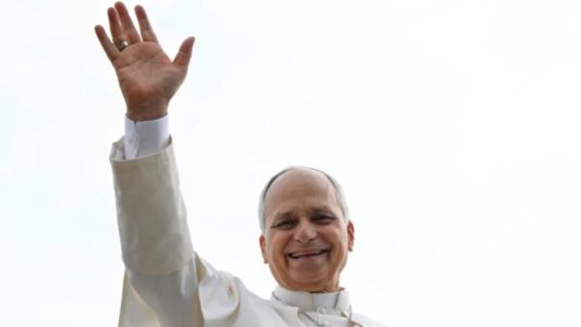 Cirurgia do papa para retirar nódulo é concluída, diz Vaticano