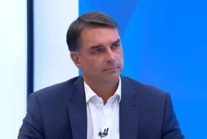 Consultoria de risco político vê Flávio com 75% de chance de vencer Lula
