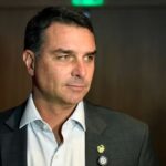 Flávio Bolsonaro admite a aliados que mentiu sobre apoio ao fim da 6×1