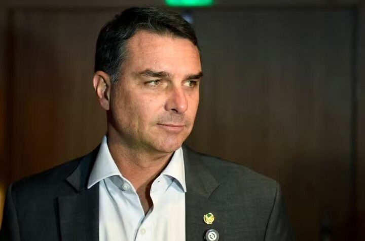 Flávio Bolsonaro admite a aliados que mentiu sobre apoio ao fim da 6×1