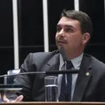Flávio critica decisão do TSE sobre canal pró-Lula