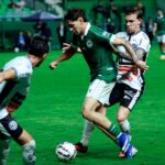 Goiás vence o Athletic-MG com gol no final e segue matematicamente vivo pelo acesso