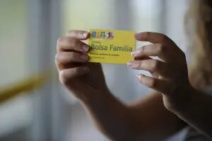 Governo Lula preparou reajuste do Bolsa Família em um dia