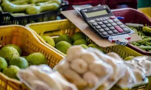 IPCA-15: puxada por alimentos, ‘prévia’ da inflação fica em 0,32% em outubro
