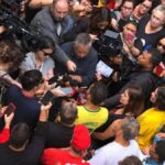 Janones recebe alta em SP e diz que retomará campanha