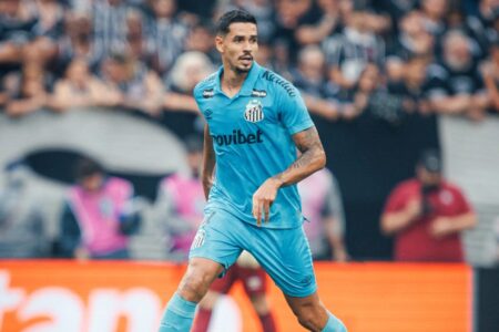 Lucas Veríssimo vira desfalque no Santos e pode perder temporada