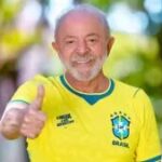 Lula adere à campanha de Janones com camisa da Seleção: ‘Bora, Brasil!’