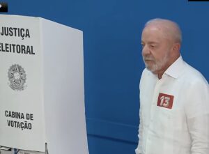 Lula vota em São Bernardo do Campo