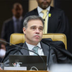 Mendonça manda redes excluírem posts de Nossa Senhora ligados a Flávio