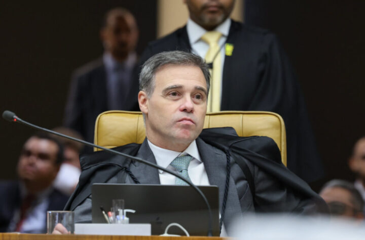 Mendonça manda redes excluírem posts de Nossa Senhora ligados a Flávio