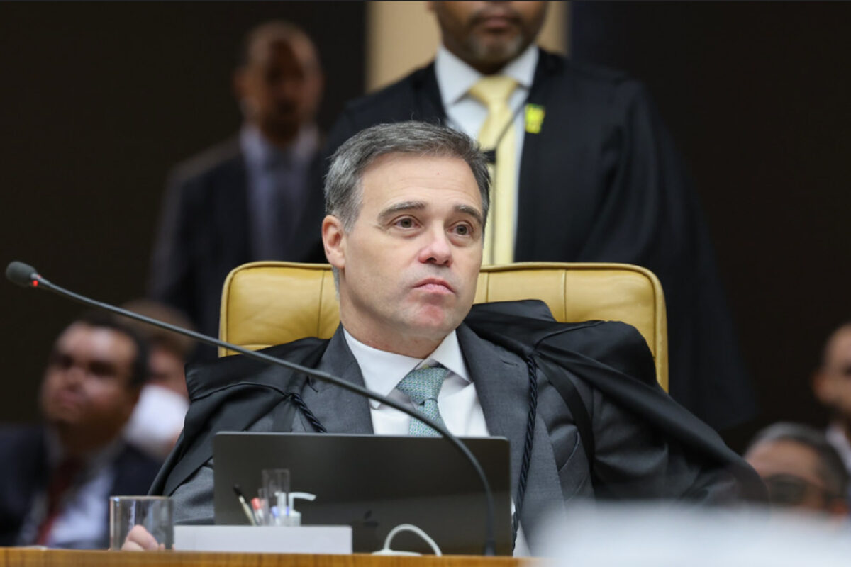 Mendonça manda redes excluírem posts de Nossa Senhora ligados a Flávio
