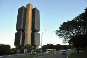 Mercado não muda estimativa de inflação para 2026, mas sobe a de 2027