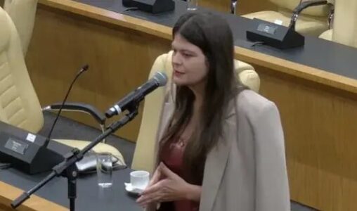 “Nunca houve tanta pressa de cumprir uma decisão judicial”, afirma Aava Santiago durante votação